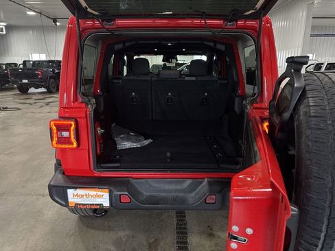Used 2025 Jeep Wrangler Unlimited Sahara AWD/4WD image 24