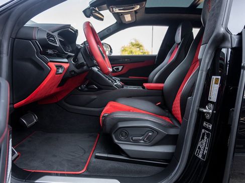 Used 2022 Lamborghini Urus image 19