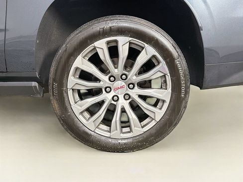 Used 2021 GMC Yukon XL Denali w/ Denali Premium Package AWD/4WD image 36