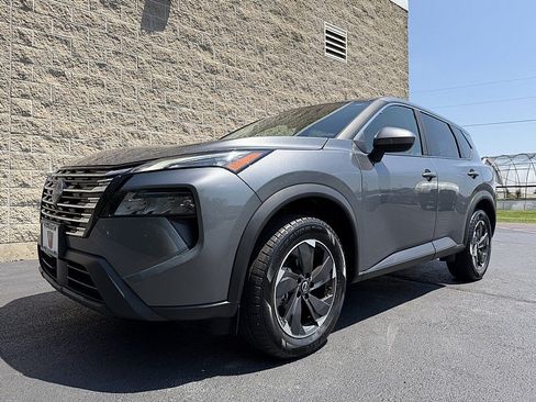 Used 2024 Nissan Rogue SV AWD/4WD image 4