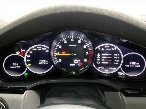 Used 2023 Porsche Cayenne Platinum Edition image 24