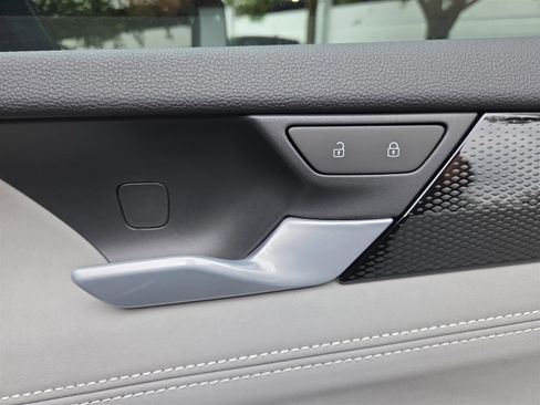 New 2025 Volkswagen Tiguan SE R-Line image 34