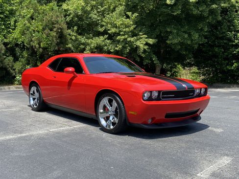 Used 2009 Dodge Challenger SRT8 w/ SRT Option Group II RWD image 2