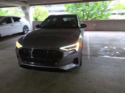 Used 2022 Audi e-tron Premium Plus AWD/4WD image 4