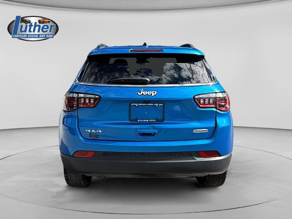 Used 2025 Jeep Compass Latitude AWD/4WD image 4