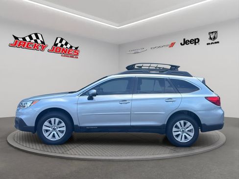 Used 2017 Subaru Outback 2.5i Premium AWD/4WD image 3
