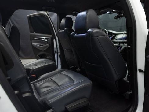 Used 2022 Buick Enclave Essence image 13