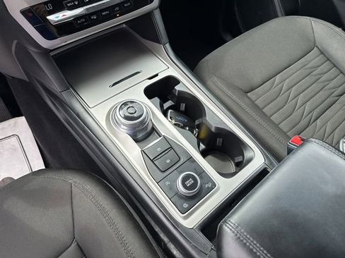 Used 2021 Ford Explorer XLT image 19