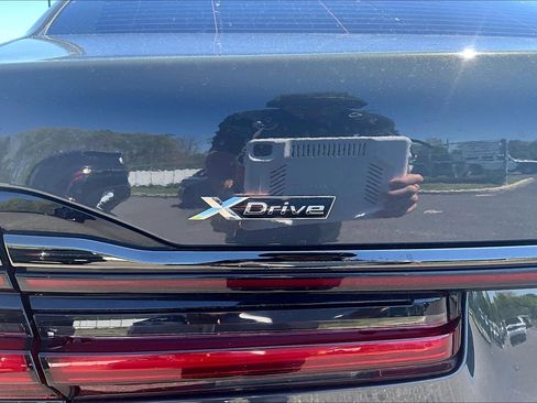 Used 2022 BMW 750i xDrive w/ Autobahn Package AWD/4WD image 7