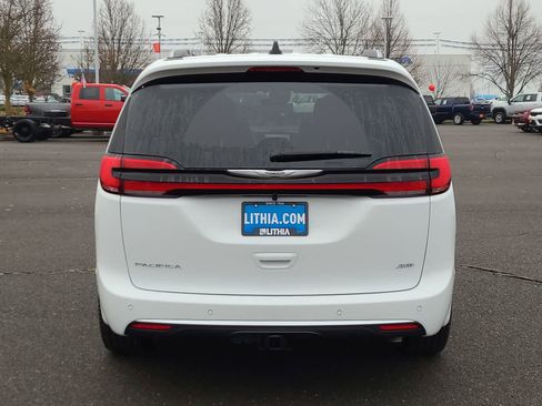 New 2026 Chrysler Pacifica Pinnacle w/ Trailer Tow Group image 13