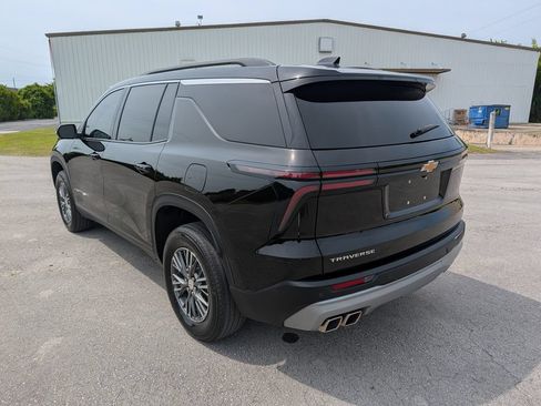 Used 2024 Chevrolet Traverse LT FWD image 4
