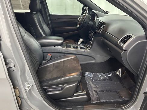 Used 2020 Jeep Grand Cherokee Altitude AWD/4WD image 13