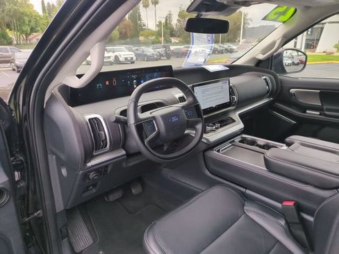 Used 2025 Ford Expedition Platinum AWD/4WD image 14