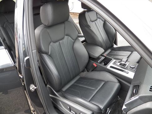 Used 2020 Audi Q5 2.0T Premium w/ Titanium Sport Package AWD/4WD image 13