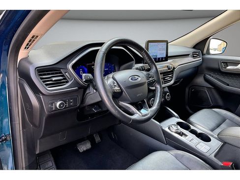Used 2020 Ford Escape Titanium w/ Titanium Premium Package 2.0 AWD/4WD image 17