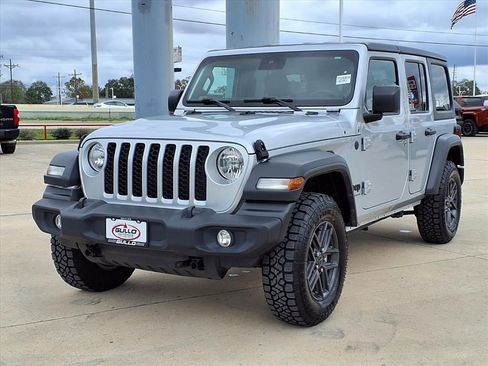 Used 2024 Jeep Wrangler Sport S image 3