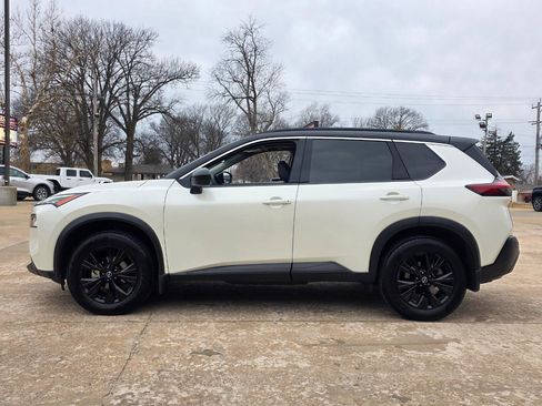 Used 2023 Nissan Rogue SV w/ SV Premium B Package image 5