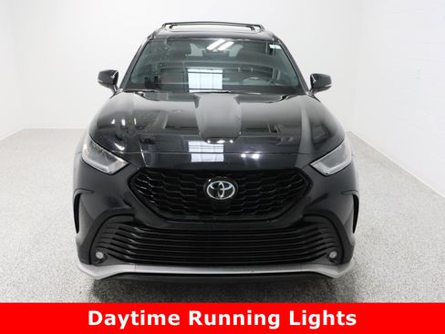Used 2022 Toyota Highlander XSE image 3