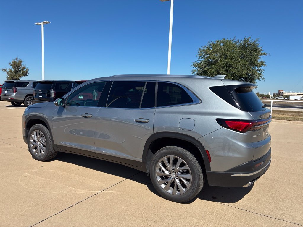 Used 2026 Buick Enclave Preferred FWD image 2