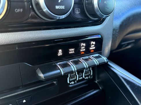 Used 2019 RAM 1500 Big Horn image 25