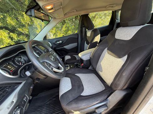 Used 2014 Jeep Cherokee Sport image 50