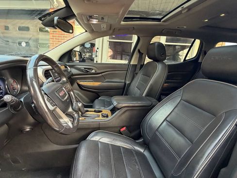 Used 2019 GMC Acadia Denali w/ Technology Package FWD image 9