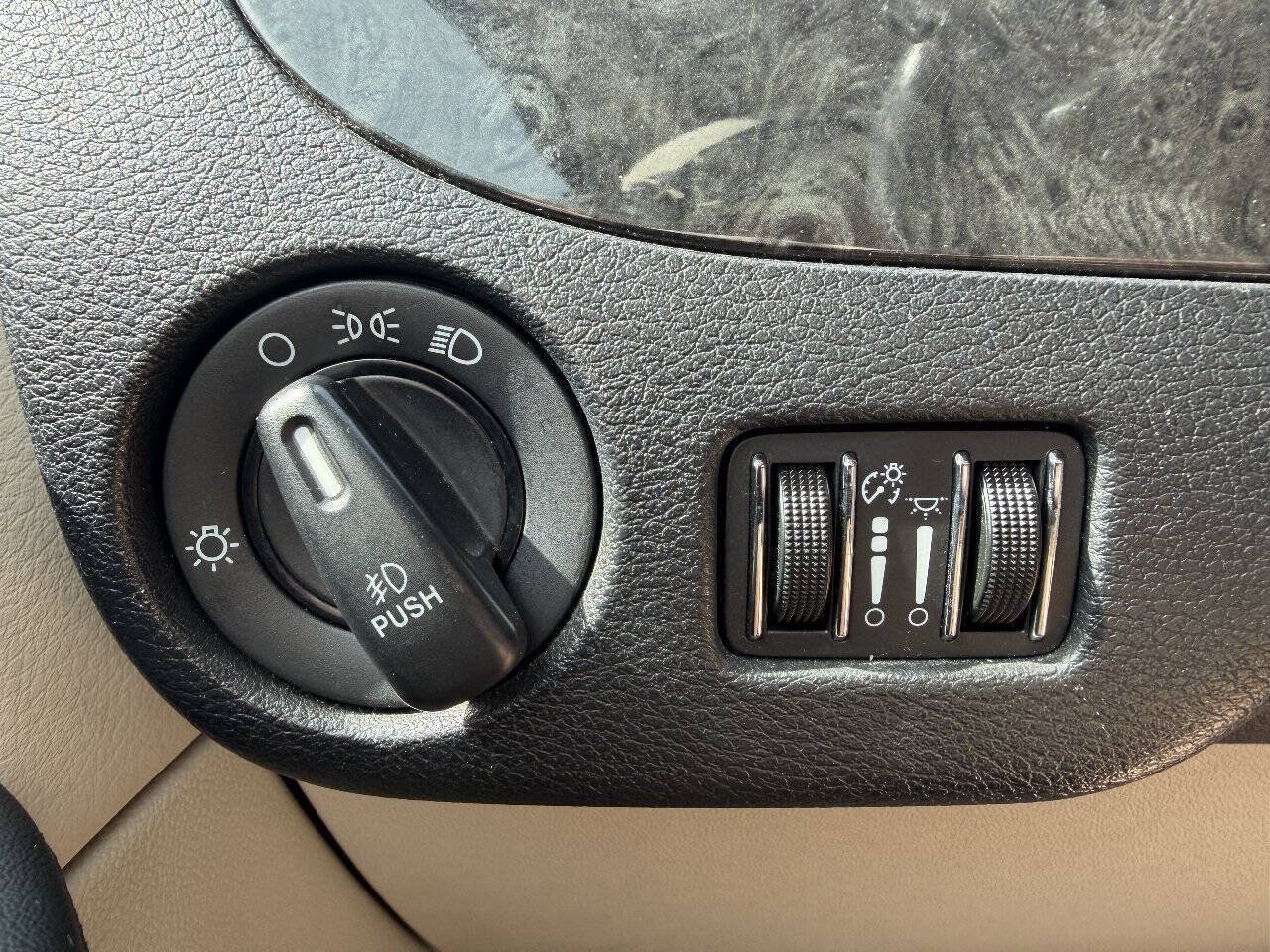 Used 2013 Dodge Grand Caravan Crew w/ Driver Convenience Group FWD image 12