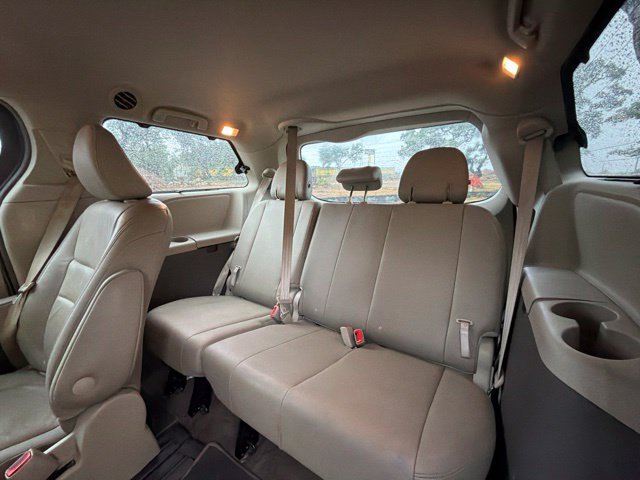 Used 2019 Toyota Sienna XLE w/ XLE Navigation Package FWD image 14