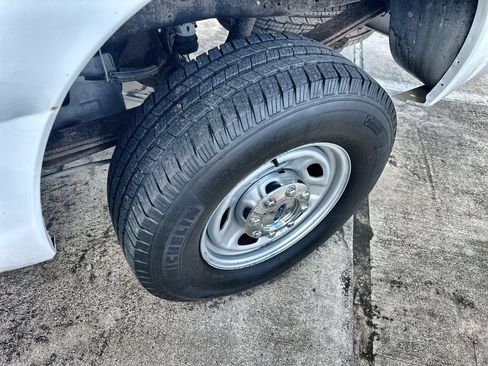 Used 2015 Ford F250 XL w/ Power Equipment Group AWD/4WD image 4
