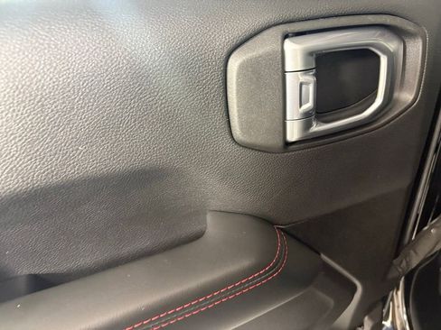 Used 2024 Jeep Wrangler Unlimited Rubicon AWD/4WD image 37