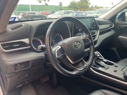 Used 2022 Toyota Highlander XLE image 35