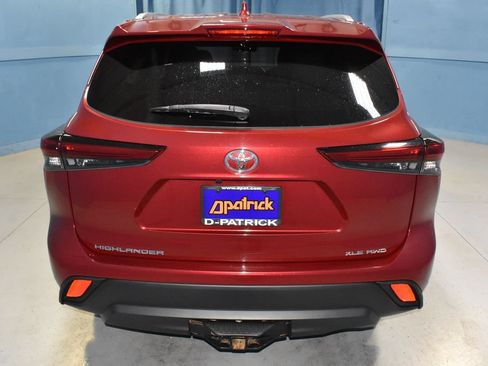 Used 2023 Toyota Highlander XLE AWD/4WD image 25