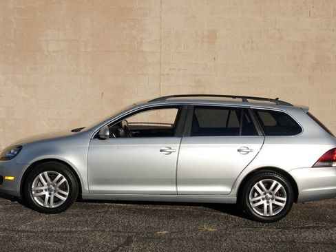 Used 2010 Volkswagen Jetta TDI FWD image 11