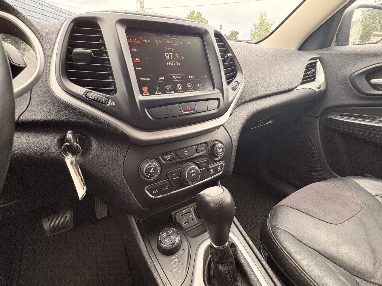 Used 2014 Jeep Cherokee Trailhawk w/ Cold Weather Group AWD/4WD image 29