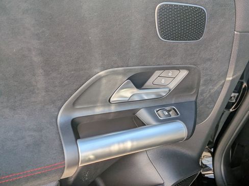 Used 2025 Mercedes-Benz GLA 250 4MATIC image 24