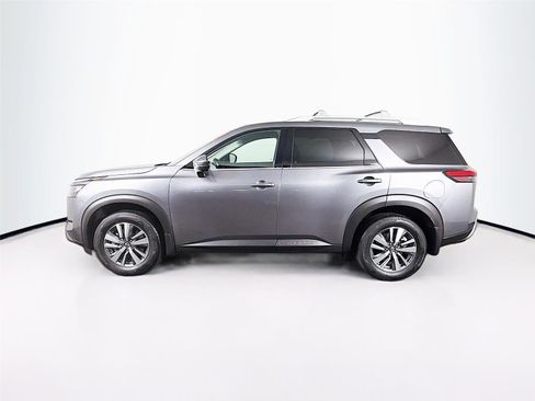 Used 2025 Nissan Pathfinder SL AWD/4WD image 4