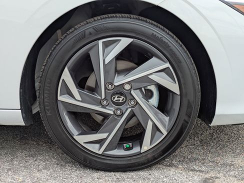 Certified 2025 Hyundai Elantra Sport image 11