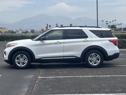 Used 2020 Ford Explorer XLT image 4