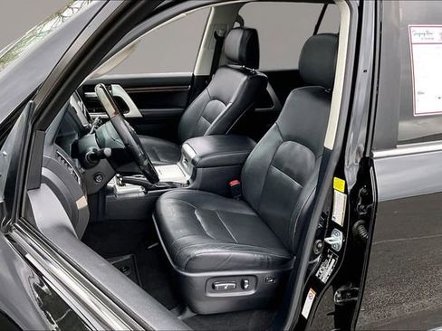 Used 2019 Toyota Land Cruiser image 18