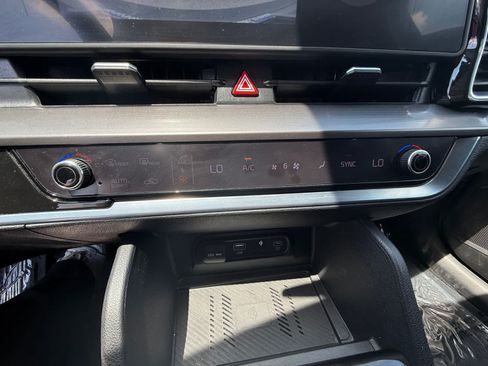 Used 2023 Kia Sportage EX FWD image 16