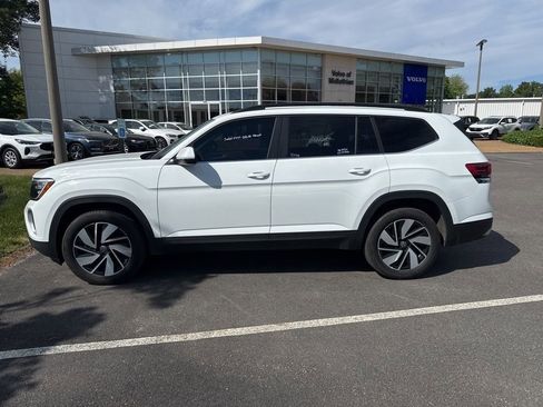 Used 2025 Volkswagen Atlas SE image 3