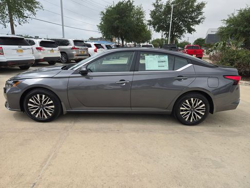 New 2026 Nissan Altima 2.5 SV FWD image 6
