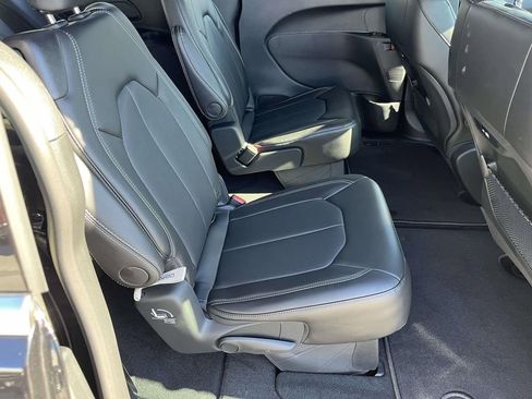 New 2026 Chrysler Pacifica Select image 13