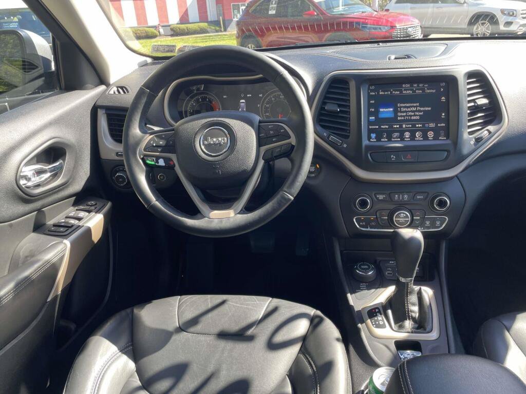 Used 2018 Jeep Cherokee Limited AWD/4WD image 2