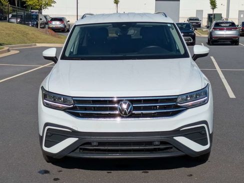 Used 2024 Volkswagen Tiguan SE FWD image 9