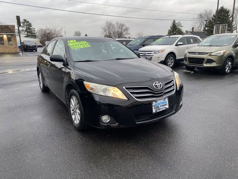 Used 2011 Toyota Camry SE image 3