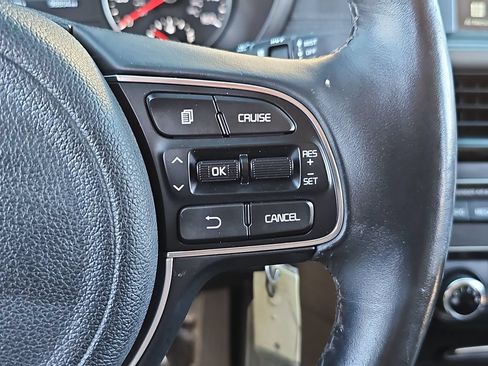 Used 2018 Kia Optima S FWD image 12