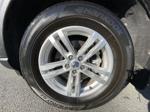 Used 2022 Ford Explorer XLT w/ Equipment Group 202A image 27