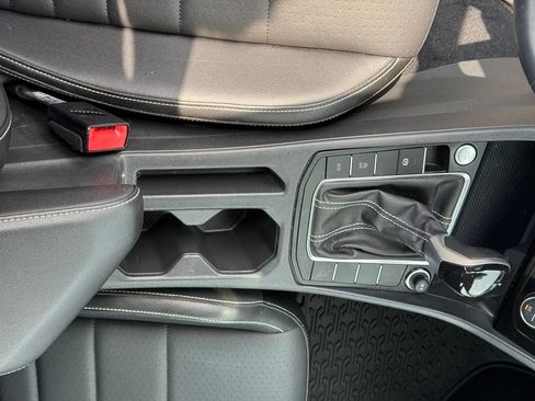 Used 2022 Volkswagen Jetta SE FWD image 11