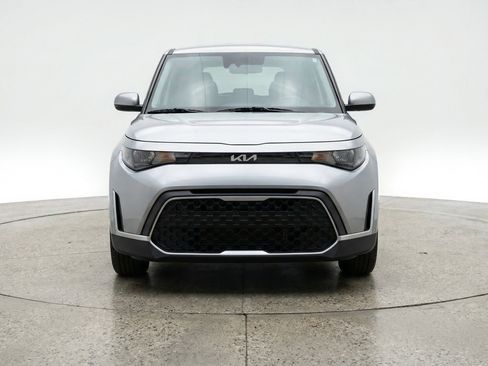 Used 2025 Kia Soul LX w/ LX Technology Package image 2